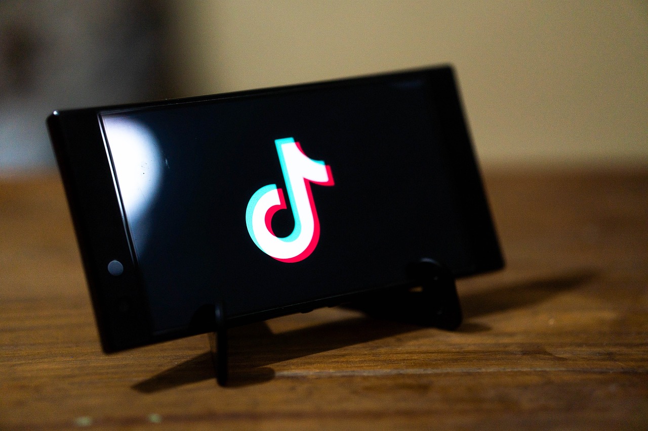 TikTok vs Instagram
